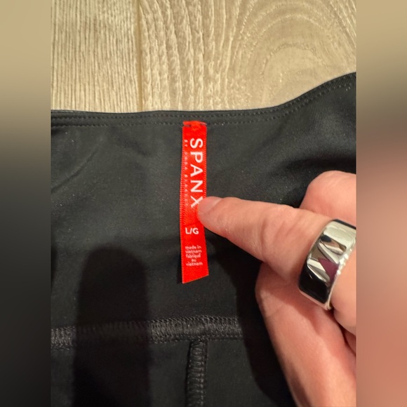 Spanx Assets Red Hot Faux Leather Leggings - Picture 4 of 5